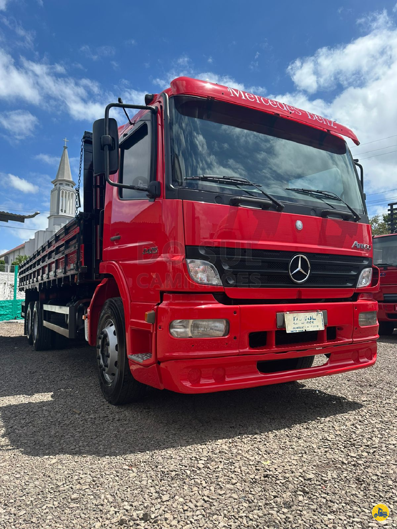 MB 2425 de Do Sul Caminhões